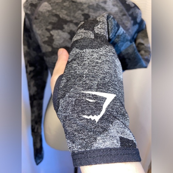 Women’s Gymshark Adapt Camo Seamless Long Sleeve Crop Top size medium - Picture 4 of 16